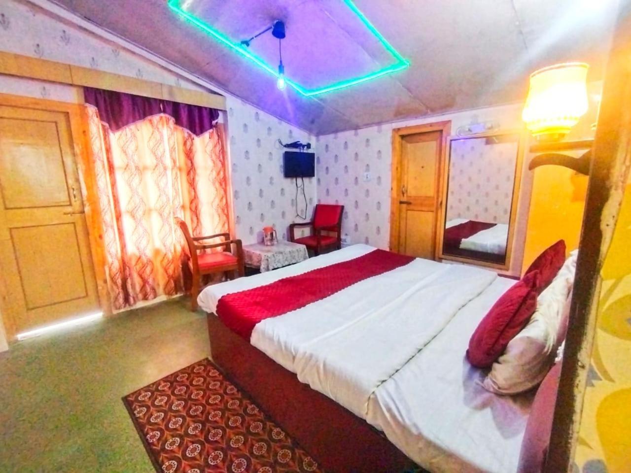 Hotel Gilbert Mountain View Manali  Exterior photo